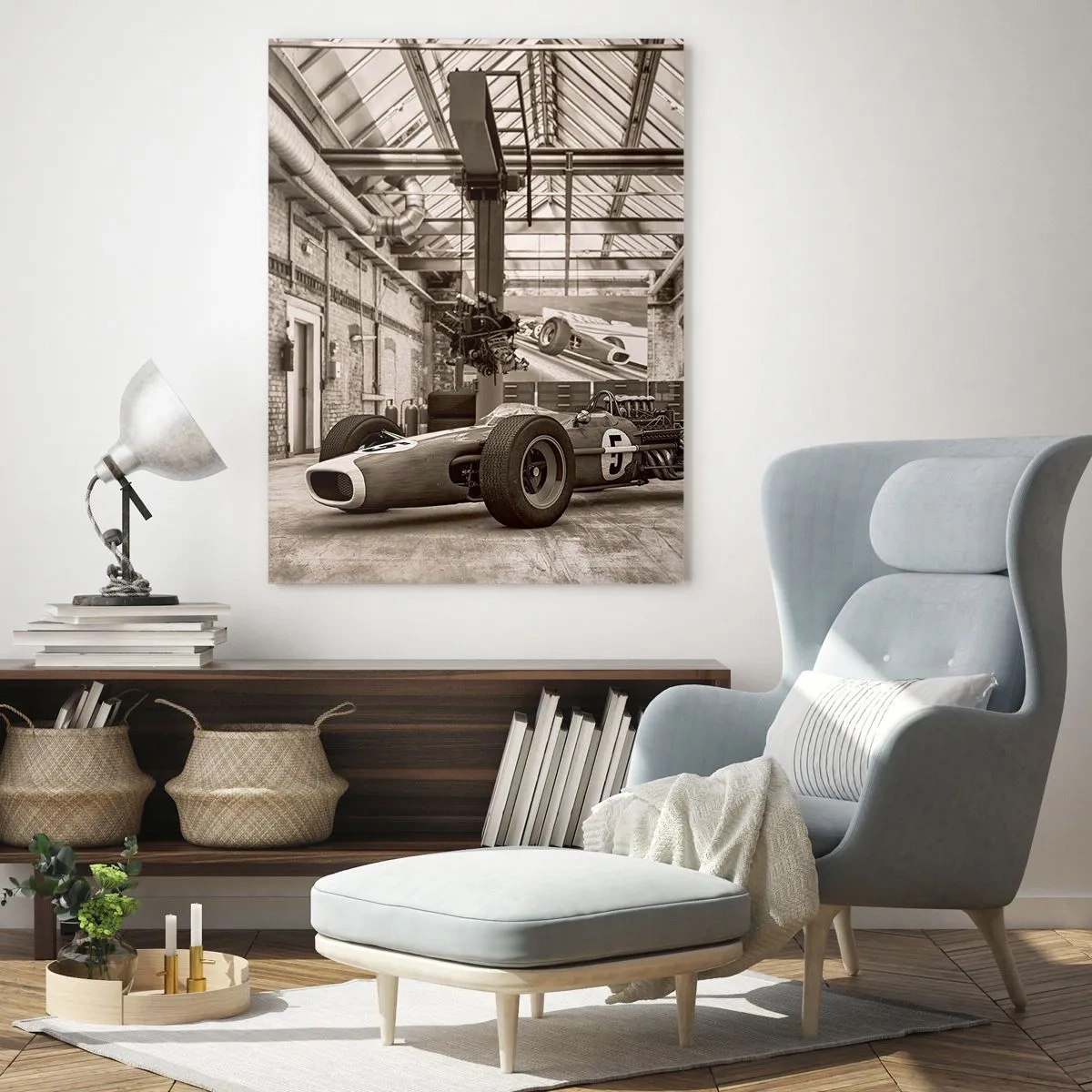 Cuadro sobre vidrio - Impresiones sobre Vidrio - Coche de carreras en blanco y negro en un interior industrial. - 80x120cm - El descanso del vencedor - Decoración de pared moderna para salón y dormitorio ARTTOR