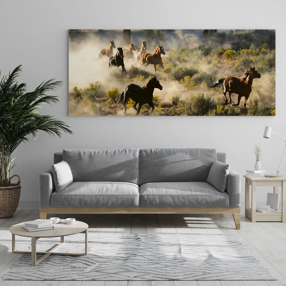 Cuadro sobre vidrio - Impresiones sobre Vidrio - Una manada de caballos salvajes galopando a través del polvo y la vegetación. - 140x50cm - Rivalidad: ¿libertad o fuerza? - Decoración de pared moderna para salón y dormitorio ARTTOR