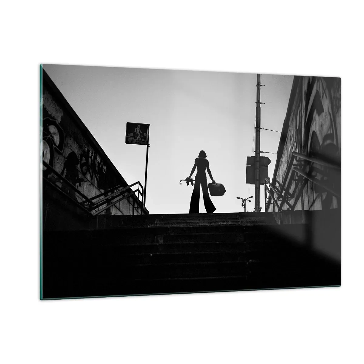 Cuadro sobre vidrio - Impresiones sobre Vidrio - Silueta en blanco y negro de una mujer con el paisaje urbano como telón de fondo - 120x80cm - Paseo urbano - Decoración de pared moderna para salón y dormitorio ARTTOR