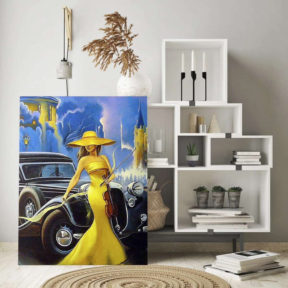 Cuadro sobre vidrio - Impresiones sobre Vidrio - Una mujer con un vestido amarillo con un violín junto a un coche retro. - 70x100cm - Noche de violín y pasión - Decoración de pared moderna para salón y dormitorio ARTTOR