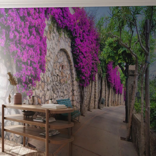 Fotomural Standard Eco - Un camino de piedra con un banco y buganvillas moradas. - 100x70cm - Punto de reunión - Decoración de pared moderna para salón y dormitorio ARTTOR