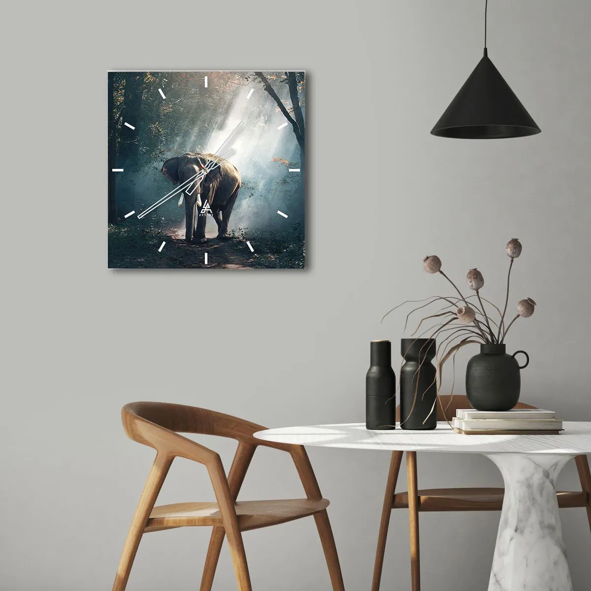 Reloj de pared - Reloj de vidrio - Elefante en la luz del bosque - 30x30cm - Un paseo tranquilo - Decoración de pared moderna para salón y dormitorio ARTTOR