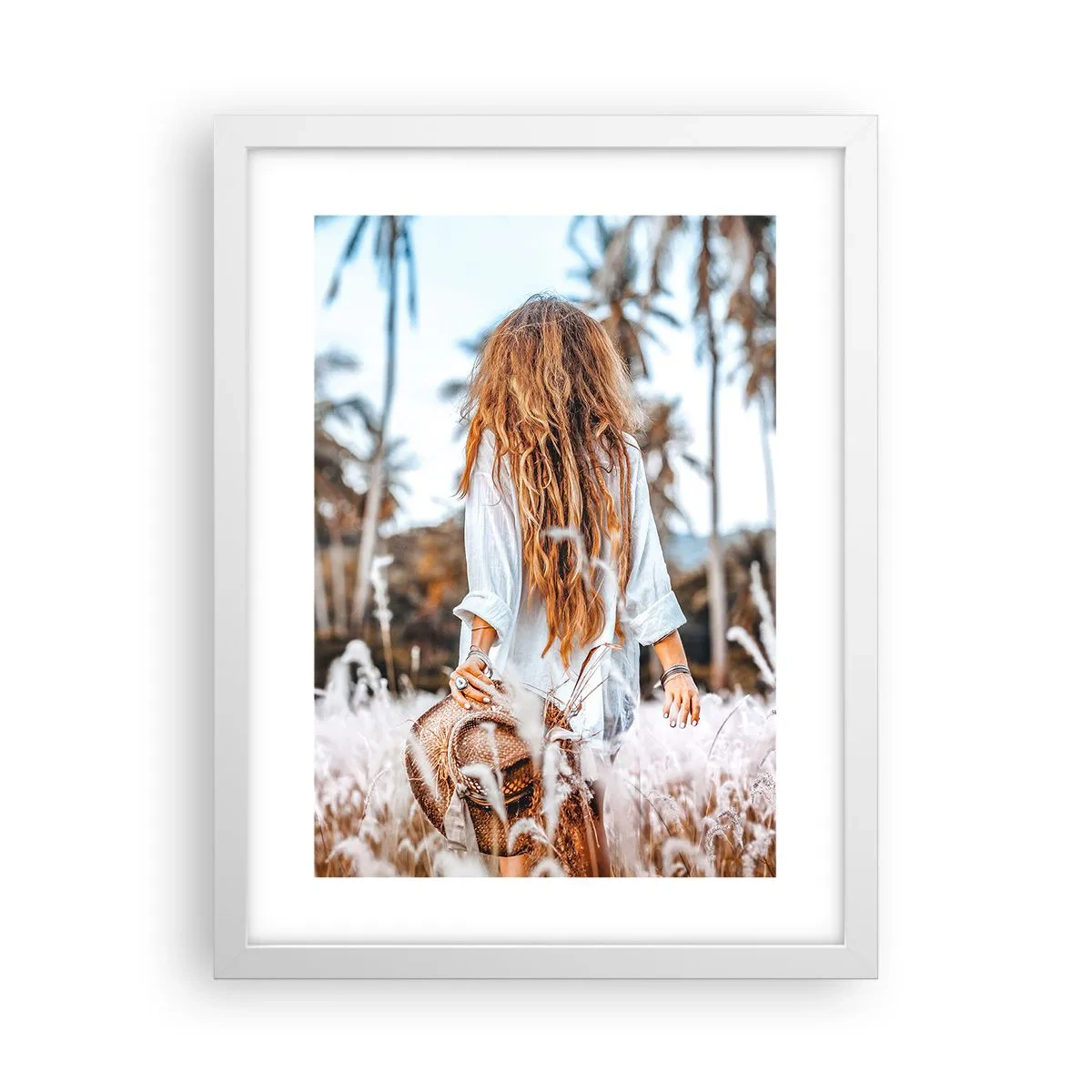 Póster en marco blanco - Nacida en el plumón de la Tierra - 30x40 cm