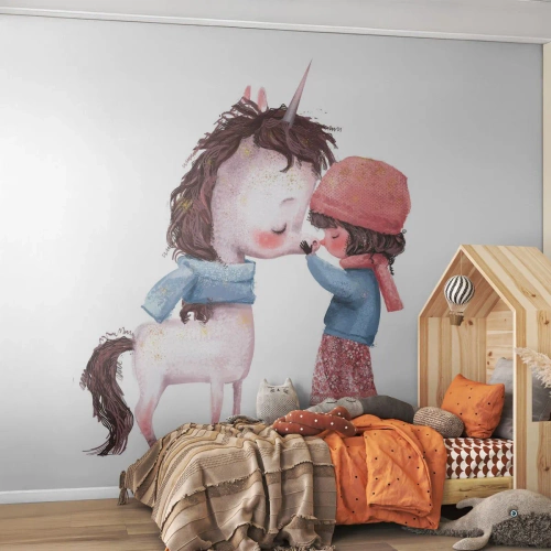 Fotomural Premium Sand - Una niña y un unicornio con ropa abrigada en una ilustración de cuento de hadas. - 100x70cm - Un cuento de invierno - Decoración de pared moderna para salón y dormitorio ARTTOR