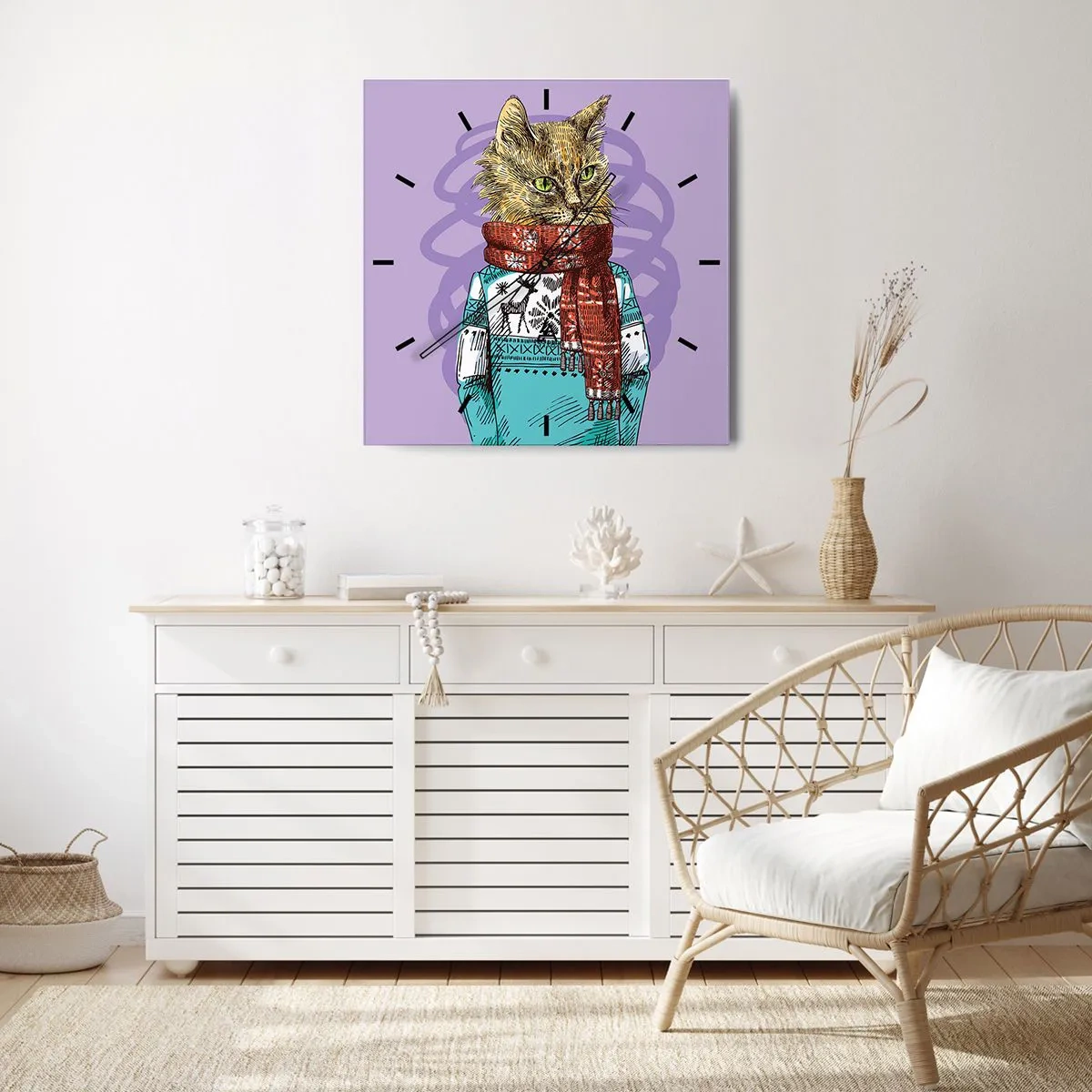 Reloj de pared - Reloj de vidrio - Un gato con un suéter y una bufanda sobre un fondo morado. - 30x30cm - El gato no solo tenía botas - Decoración de pared moderna para salón y dormitorio ARTTOR