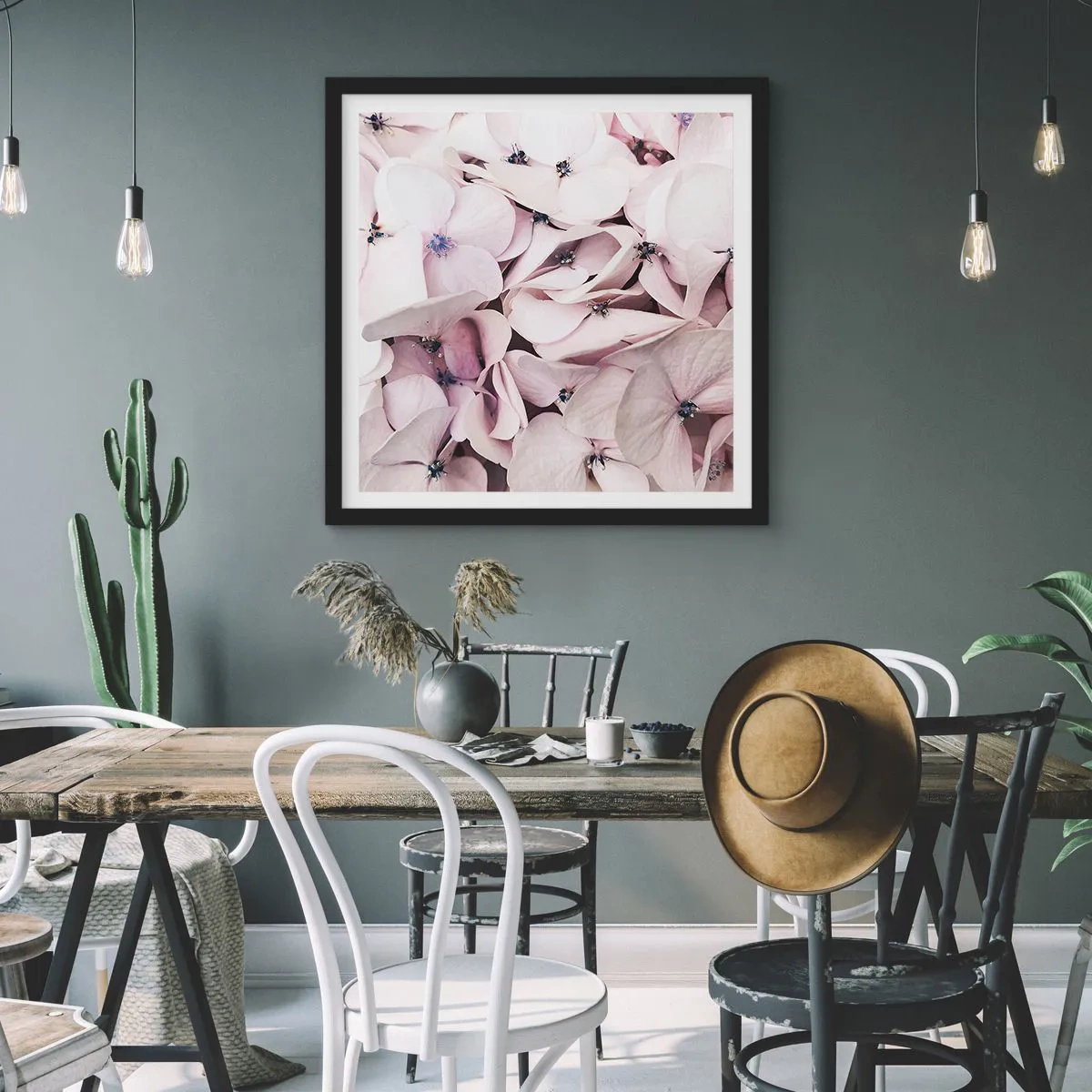 Póster en marco negro - En un torrente de flores - 60x60 cm