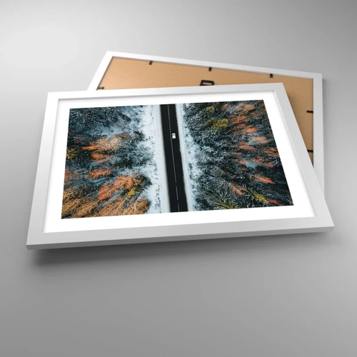 Póster en marco blanco - Atravesar el bosque en invierno - 40x30 cm