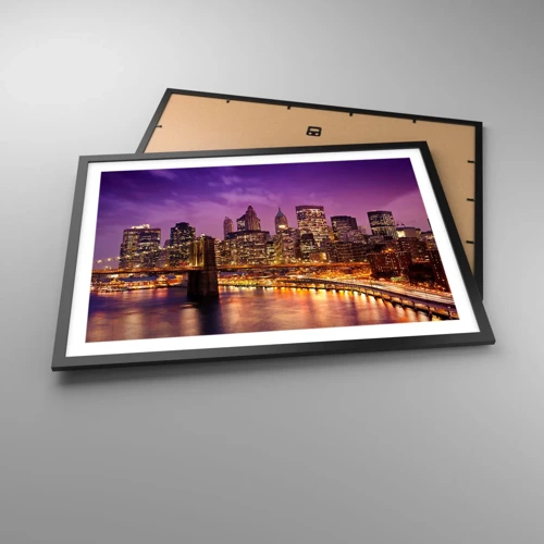 Póster en marco negro - Manhattan púrpura y dorado - 70x50 cm