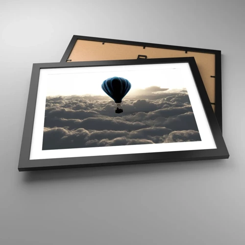 Póster en marco negro - Un viajero por encima de las nubes - 40x30 cm